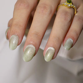 Émeraude  – Ongles Oval vert clair cat eye | ONAILZ