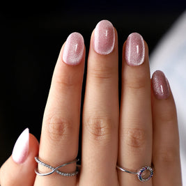 Quartz Rose – Ongles Arrondi rose clair cat eye | ONAILZ