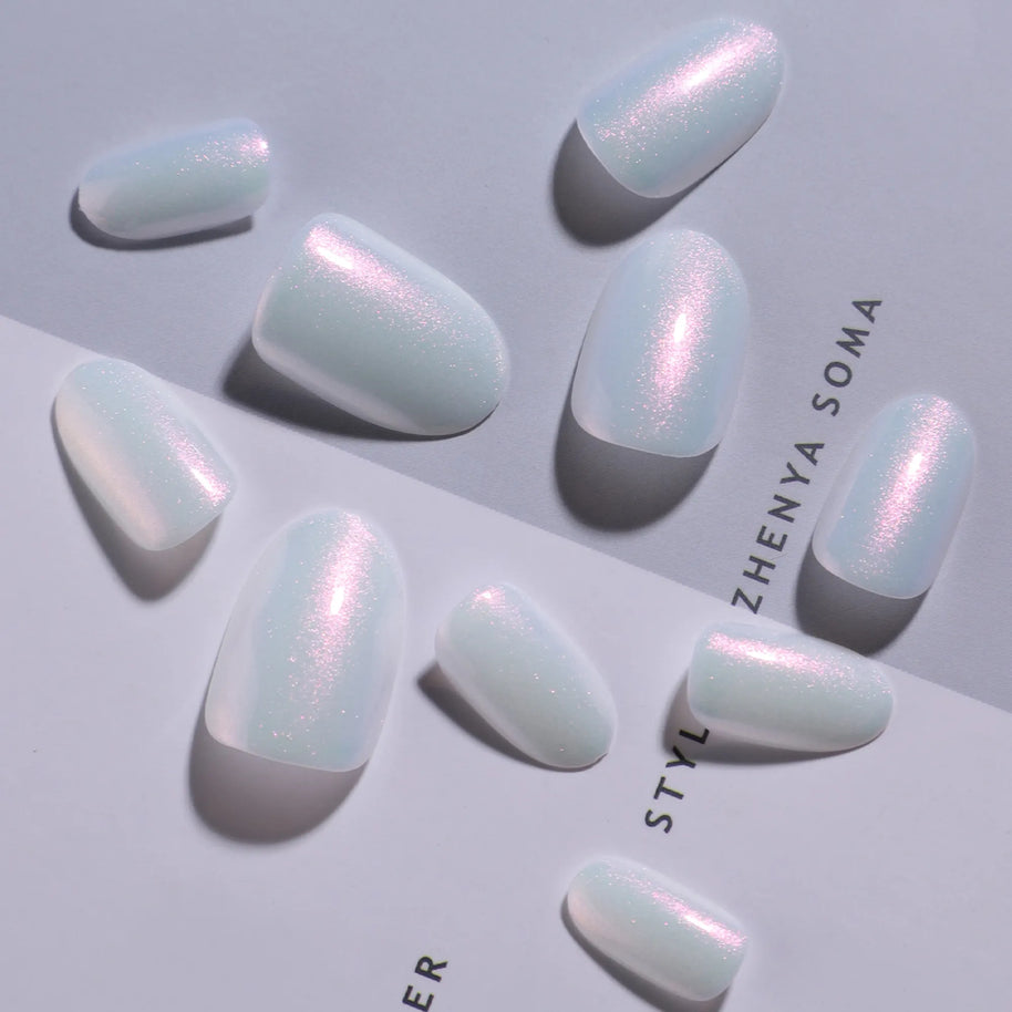 Perle nacrés – Ongles courts oval blancs pailleté