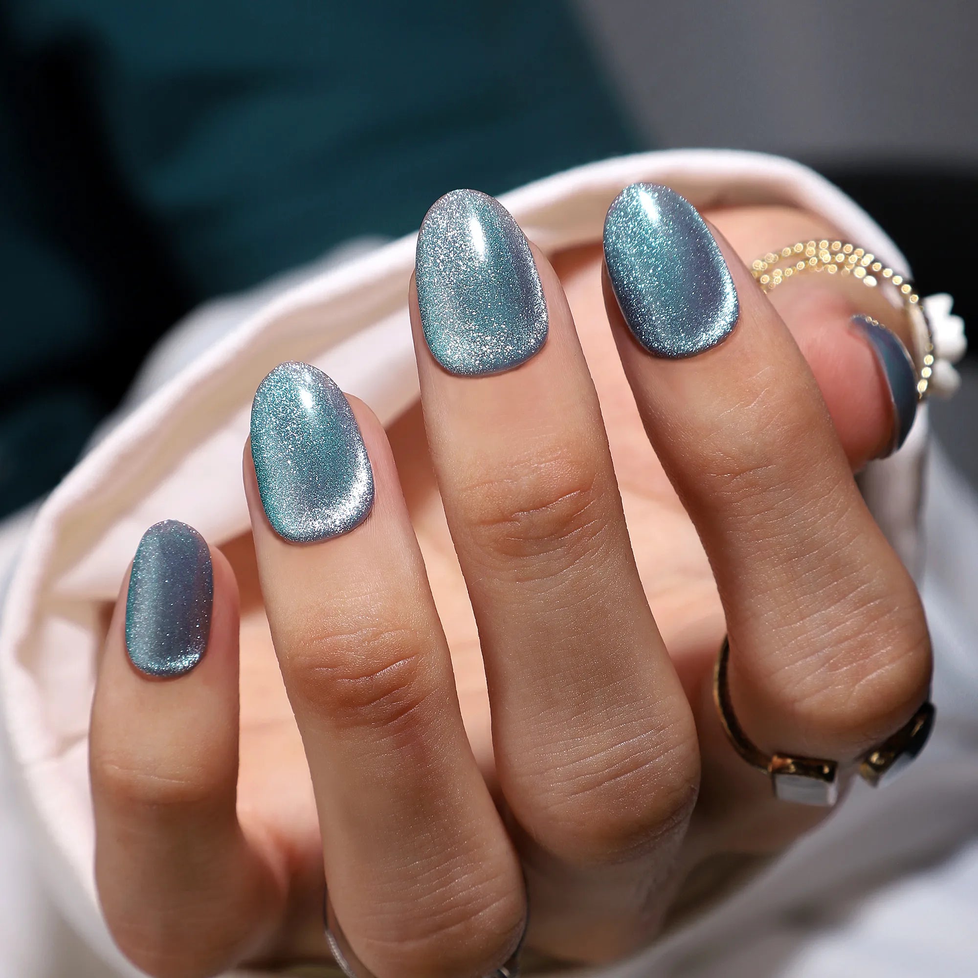 Saphir Magnétique — Ovale Cat Eye Bleu Glitter | ONAILZ