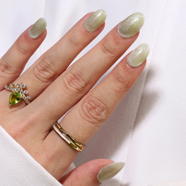 Émeraude  – Ongles Oval vert clair cat eye | ONAILZ