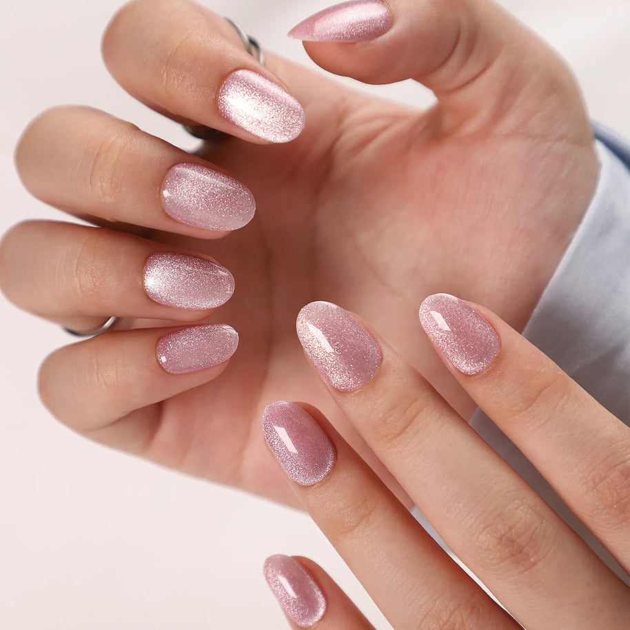 Quartz Rose – Ongles Arrondi rose clair cat eye | ONAILZ