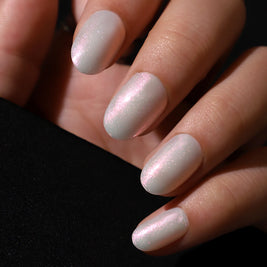 Perle nacrés – Ongles courts oval blancs pailleté