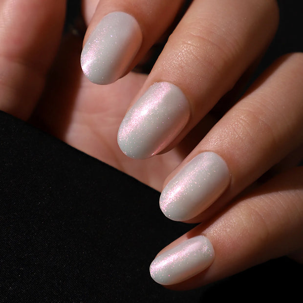 Perle nacrés – Ongles courts oval blancs pailleté