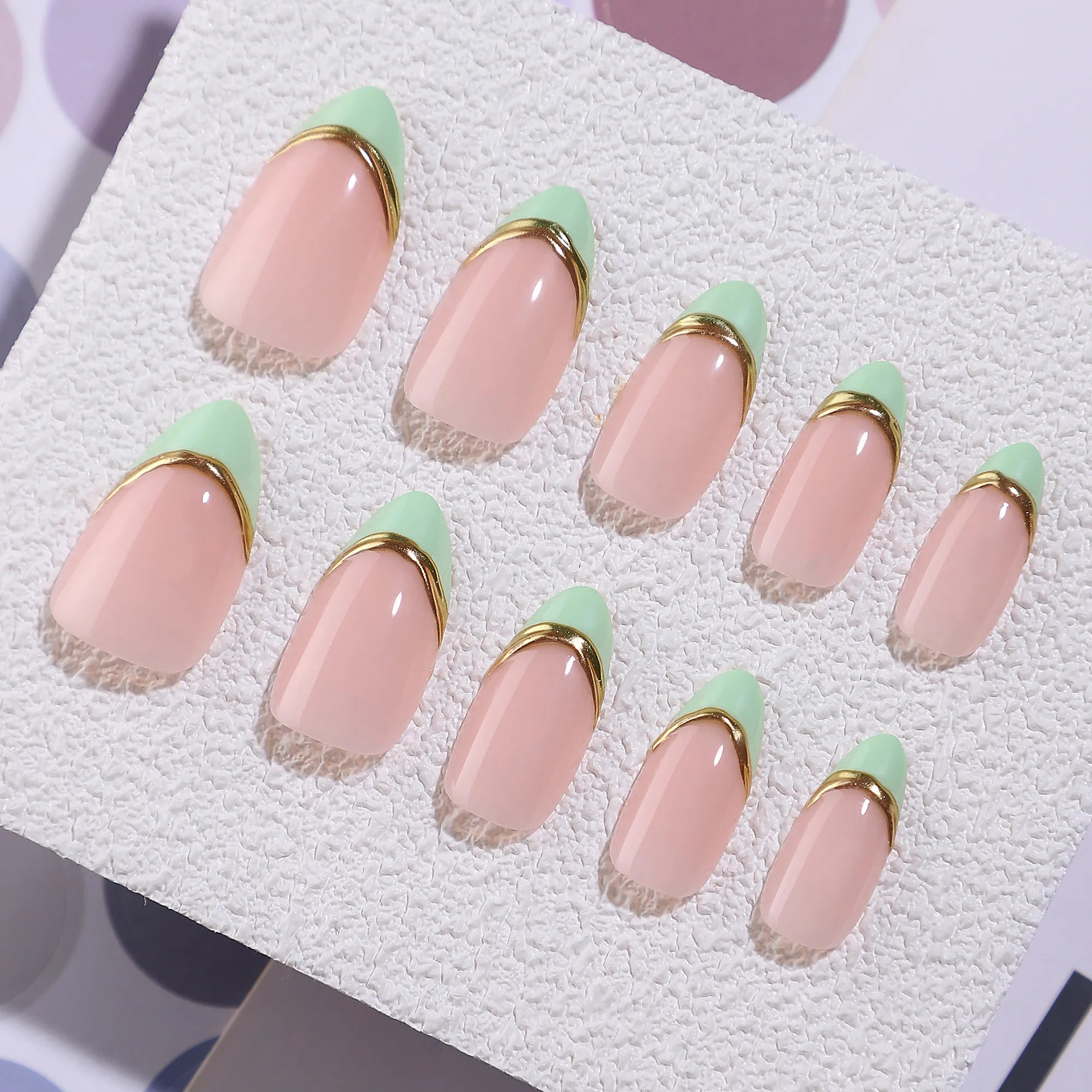 Émeraude Royale — Amande Extra Longue French Verte & Lignes Dorées | ONAILZ