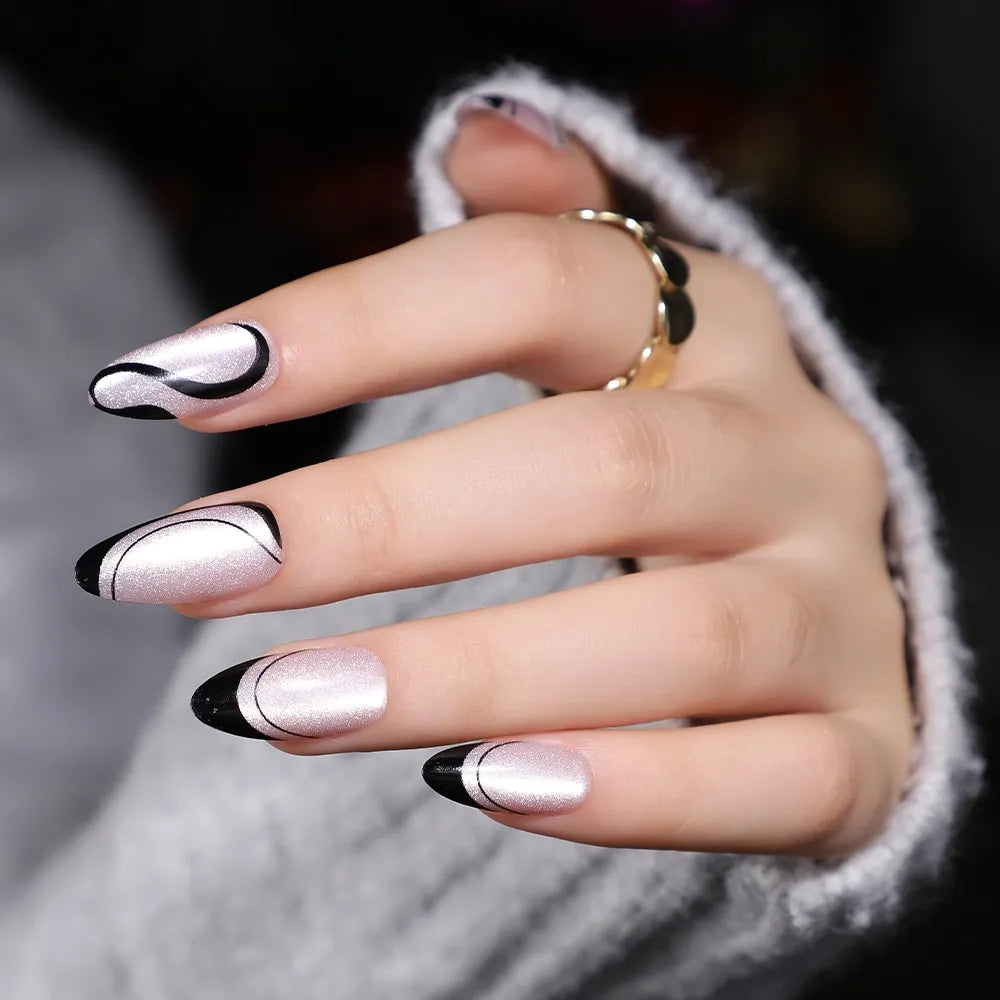 Noctis – Ongles almond rose glitter aux lignes noires délicates