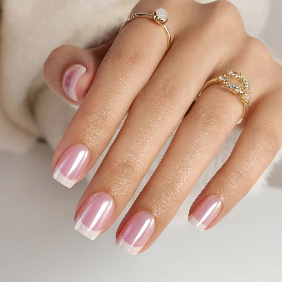 Aurora — Carré Court French Scintillante | ONAILZ