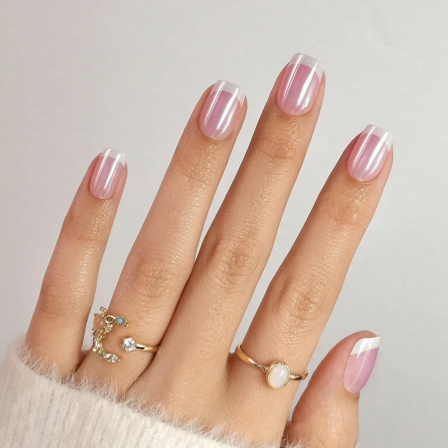 Aurora — Carré Court French Scintillante | ONAILZ