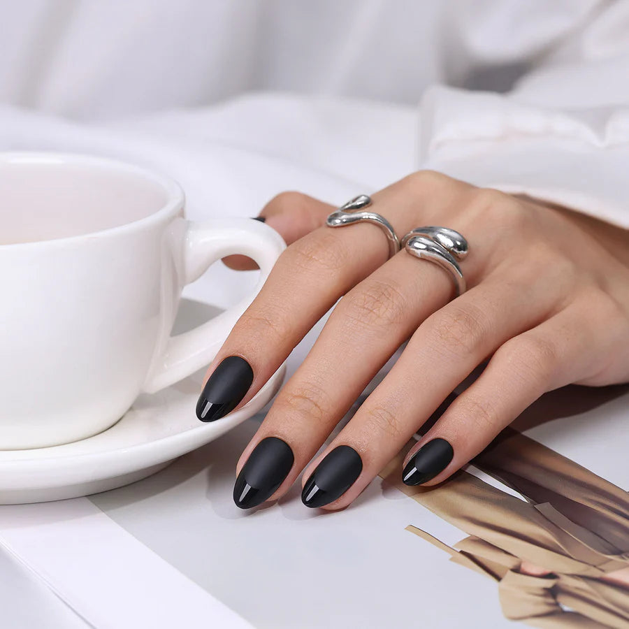 Ébène — Amande Courte French Noire Mat | ONAILZ