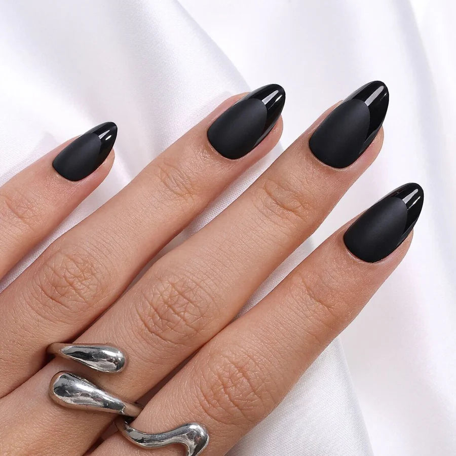 Ébène — Amande Courte French Noire Mat | ONAILZ