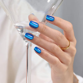 Klein Félin — Carré Court Cat Eye Bleu | ONAILZ