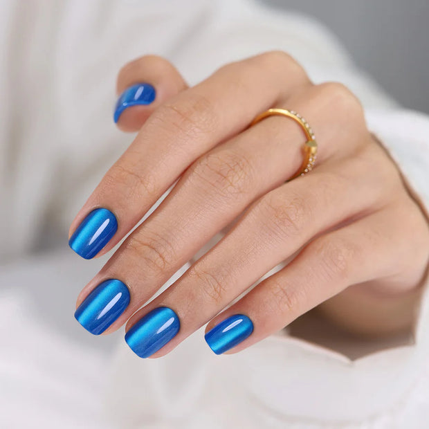 Klein Félin — Carré Court Cat Eye Bleu | ONAILZ