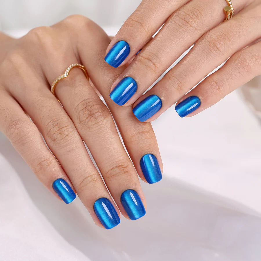 Klein Félin — Carré Court Cat Eye Bleu | ONAILZ