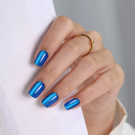 Klein Félin — Carré Court Cat Eye Bleu | ONAILZ