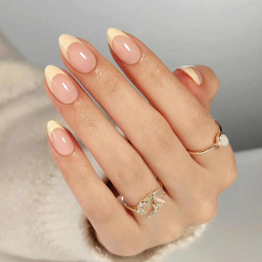 Mimosa — Amande French Jaune Pâle | ONAILZ