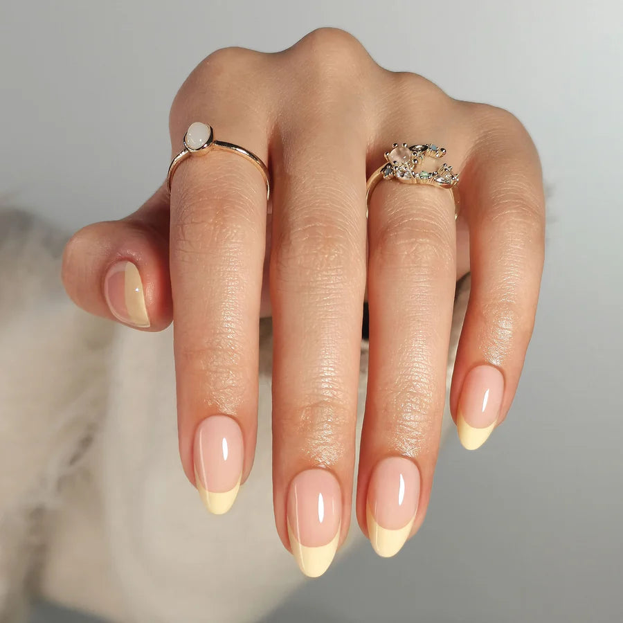 Mimosa — Amande French Jaune Pâle | ONAILZ