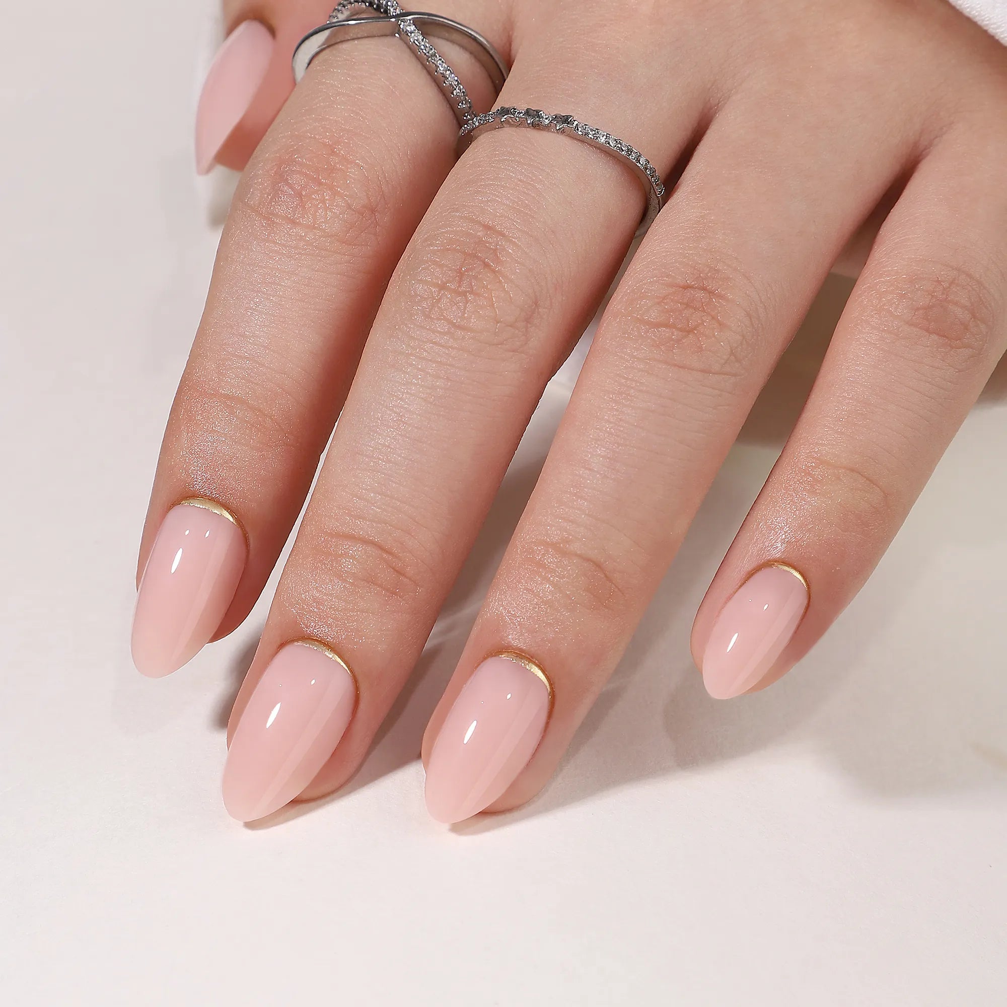 Nude Précieux — Amande Courte Nude & Détails Dorés | ONAILZ