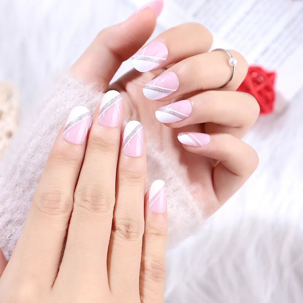 Astra – Ongles courts oval géométriques blanc & glitter