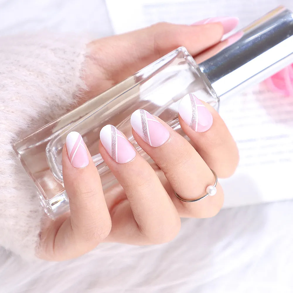 Astra – Ongles courts oval géométriques blanc & glitter