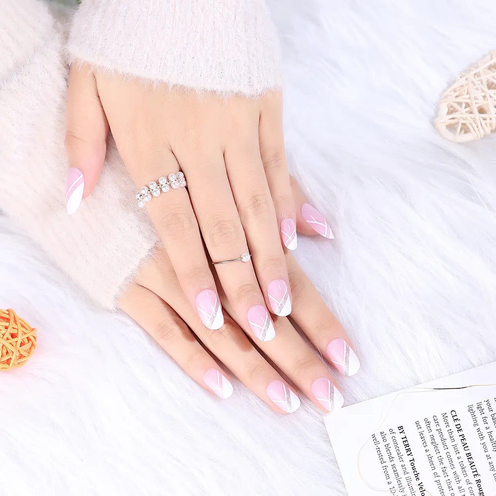 Astra – Ongles courts oval géométriques blanc & glitter