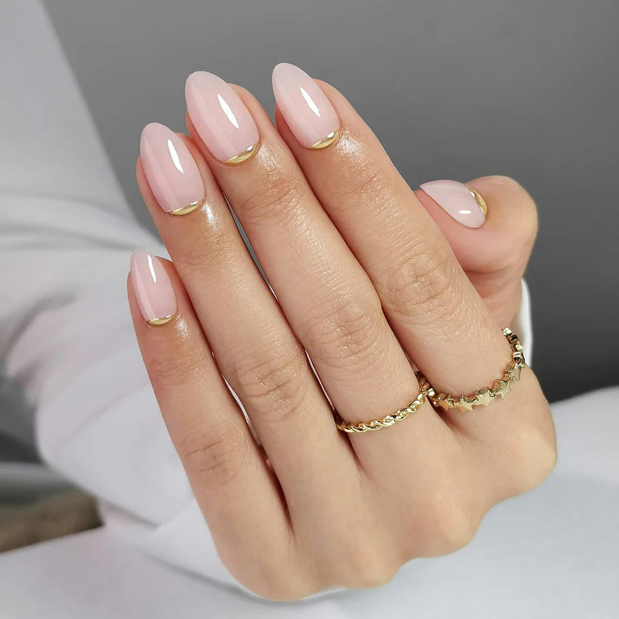 Nude Précieux — Amande Courte Nude & Détails Dorés | ONAILZ