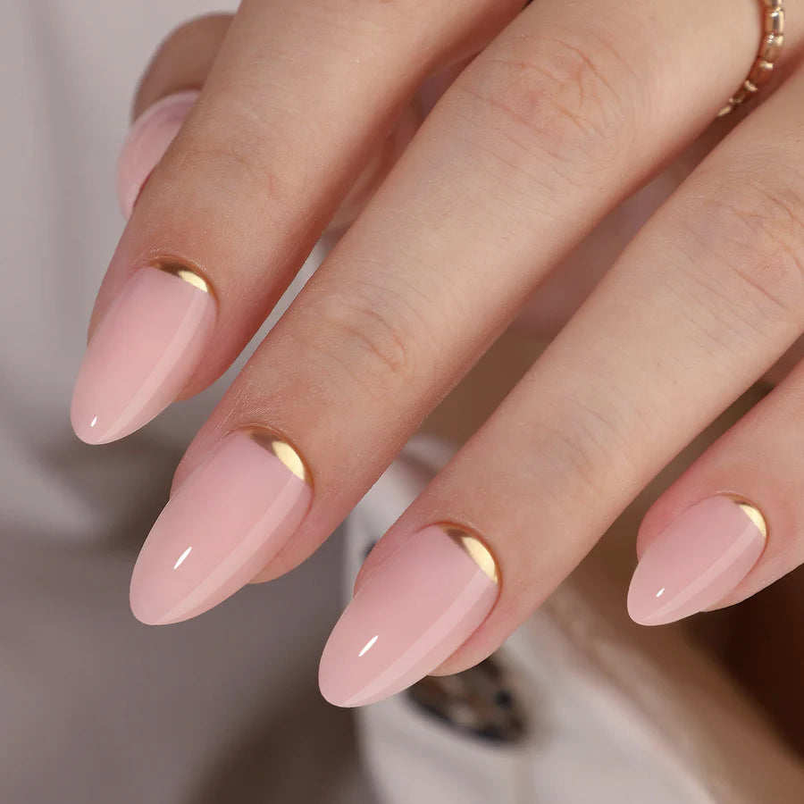 Nude Précieux — Amande Courte Nude & Détails Dorés | ONAILZ