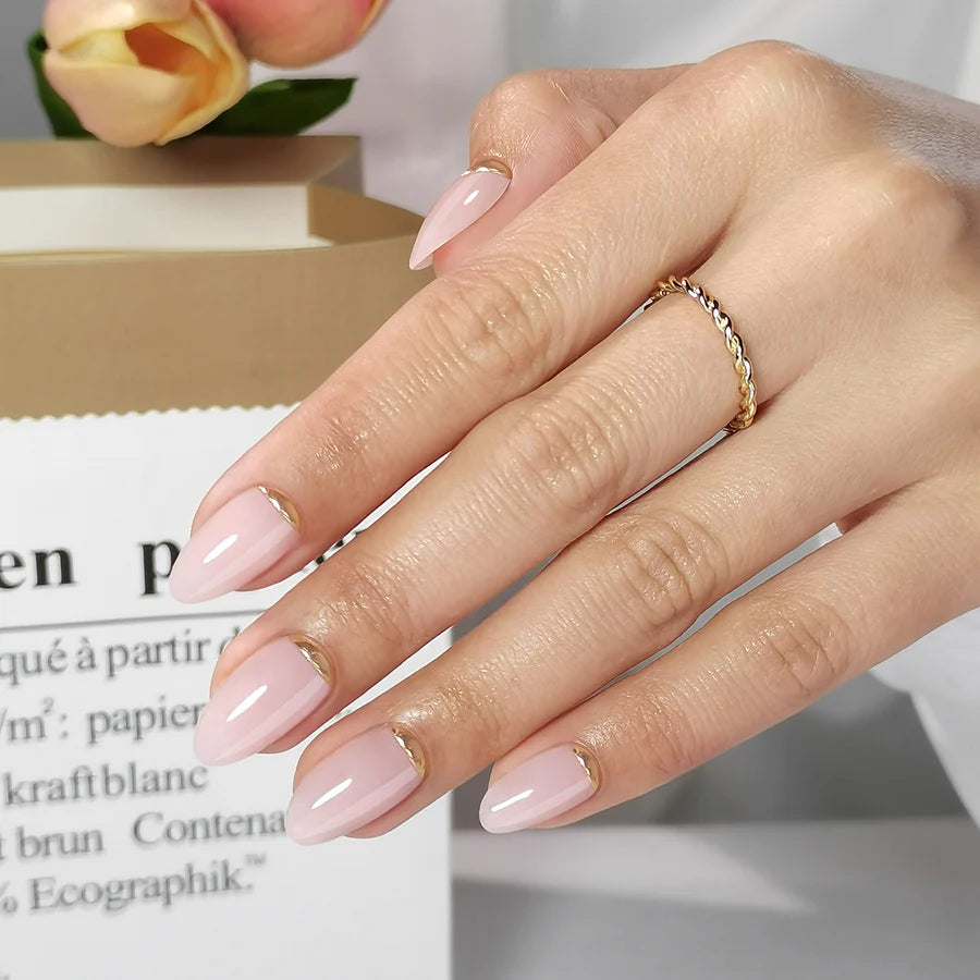 Nude Précieux — Amande Courte Nude & Détails Dorés | ONAILZ