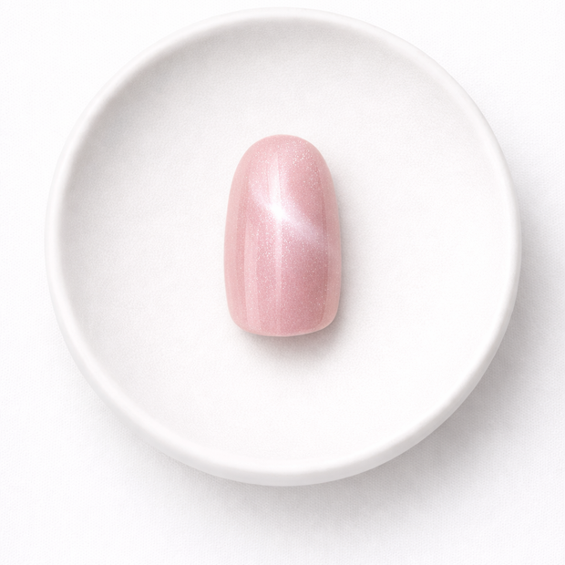 Quartz Rose – Ongles Arrondi rose clair cat eye | ONAILZ