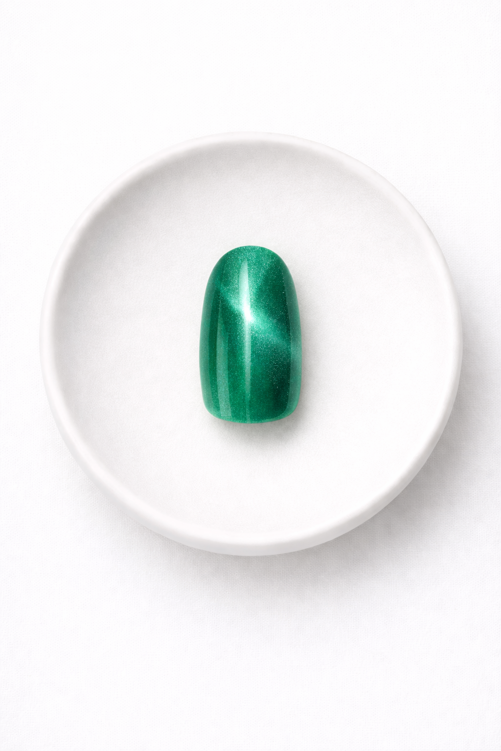 Émeraude  – Ongles Oval vert clair cat eye | ONAILZ