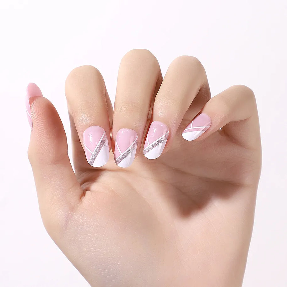 Astra – Ongles courts oval géométriques blanc & glitter