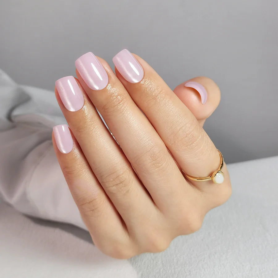 Aurore Féline — Carré court Cat Eye Rose Clair | ONAILZ