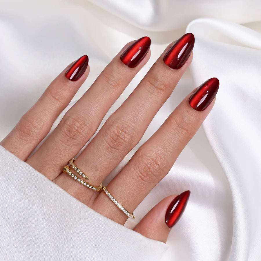 Bordeaux Félin — Amande Cat Eye Rouge Vin | ONAILZ