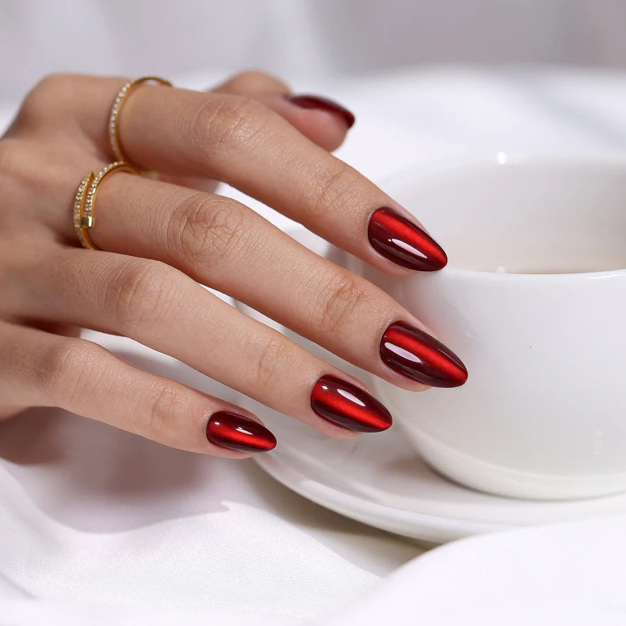 Bordeaux Félin — Amande Cat Eye Rouge Vin | ONAILZ