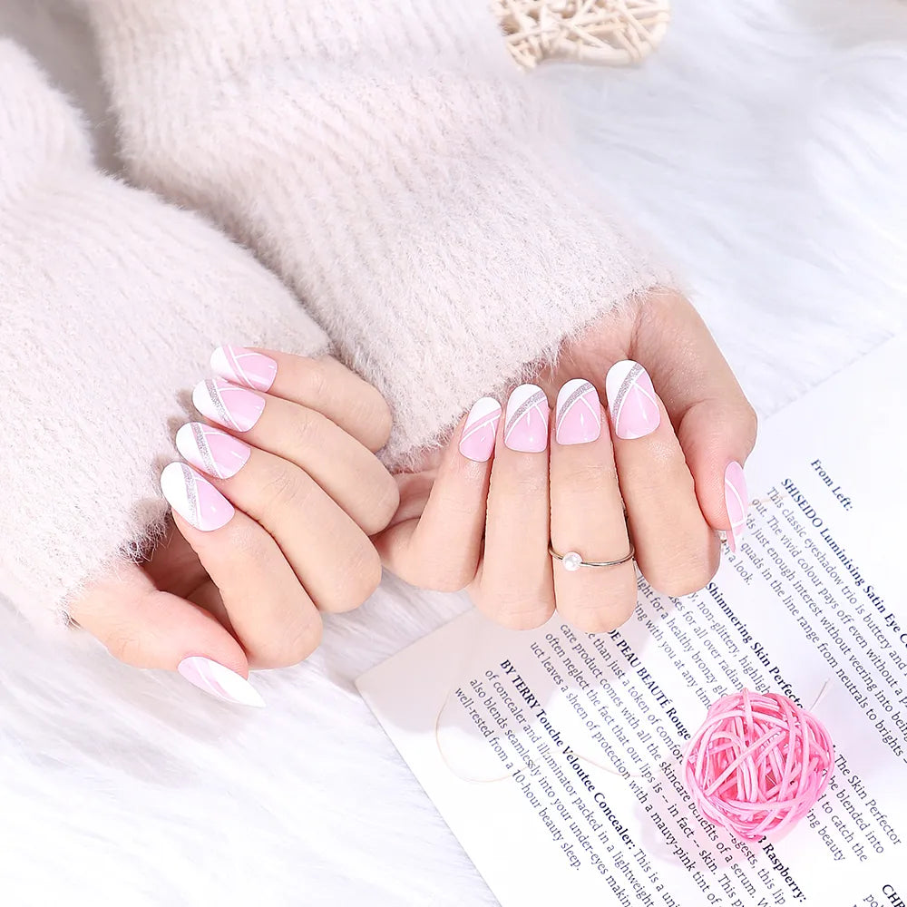 Astra – Ongles courts oval géométriques blanc & glitter